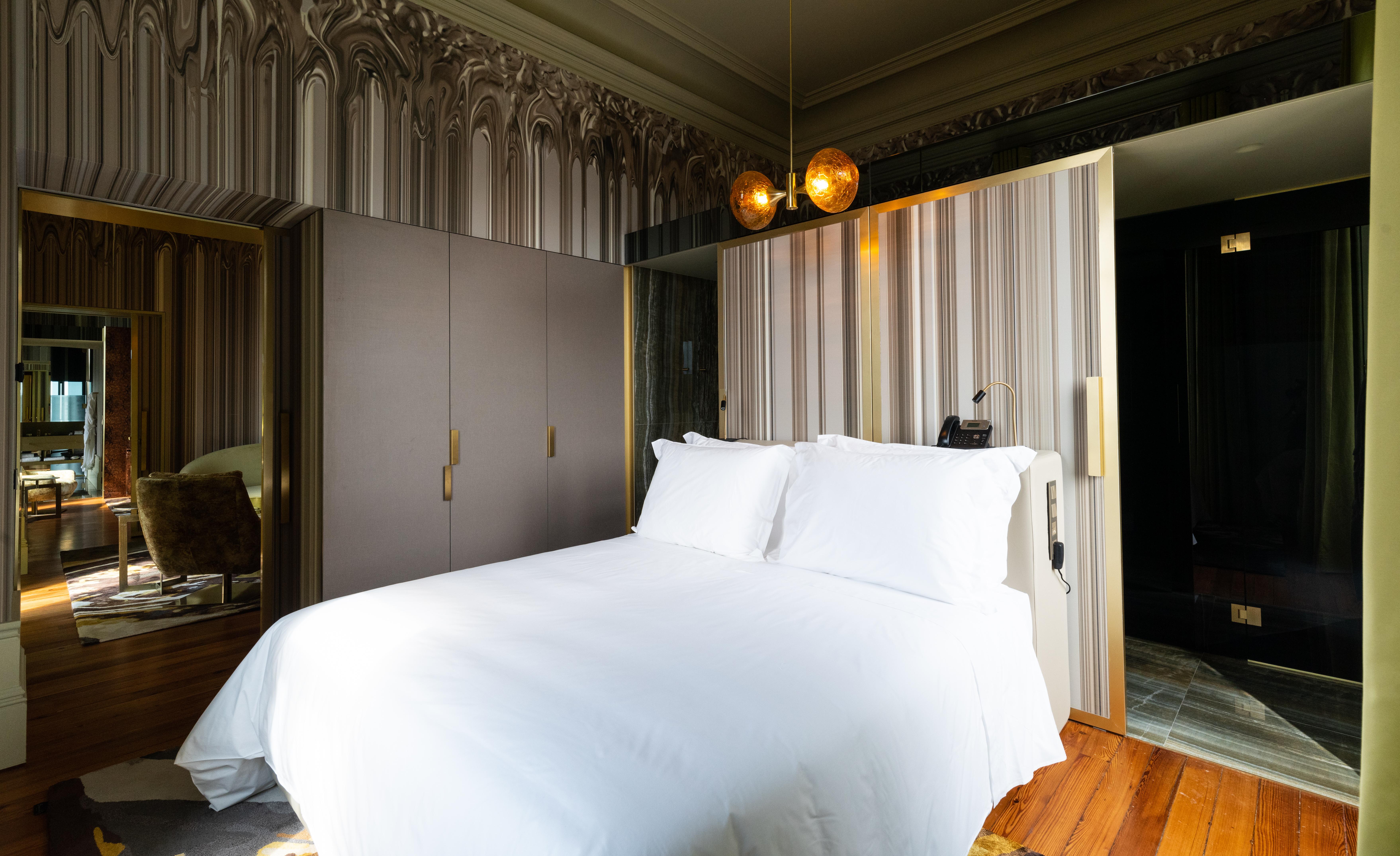 Vila Foz Hotel & Spa - Member Of Design Hotels Porto Ngoại thất bức ảnh A bedroom at the hotel