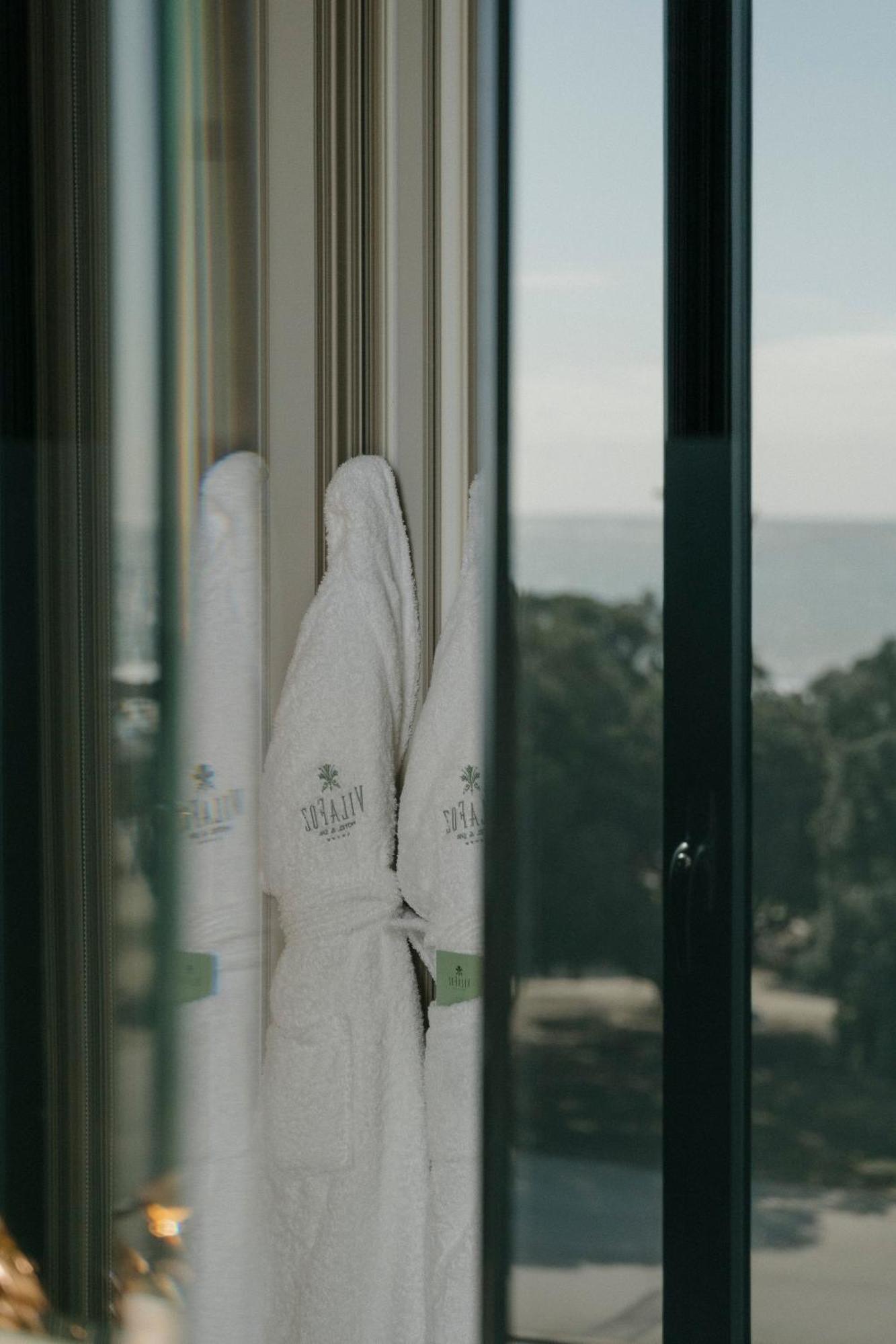 Vila Foz Hotel & Spa - Member Of Design Hotels Porto Ngoại thất bức ảnh Towels in a hotel room